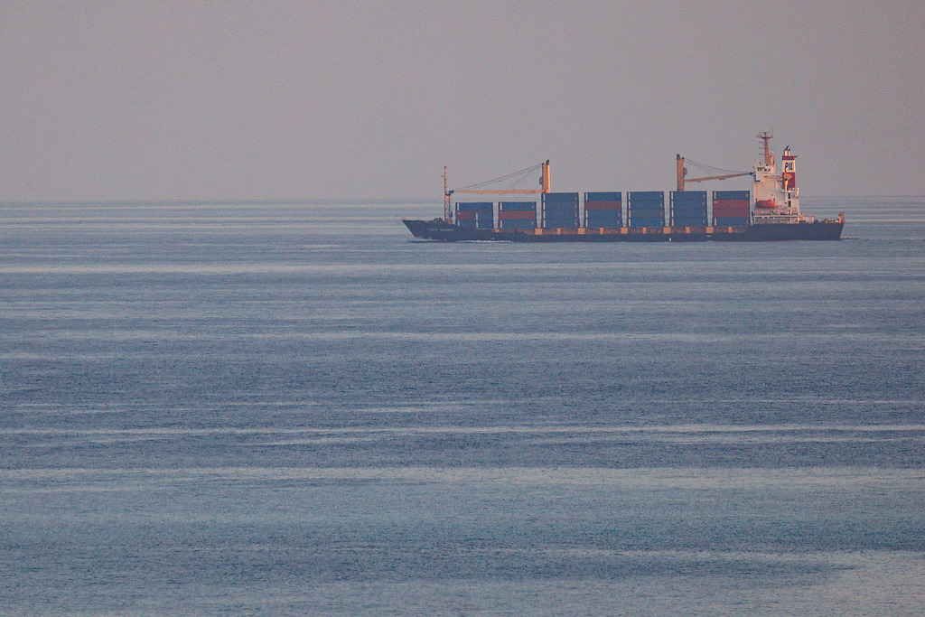 伊朗最高领袖顾问警告美国:或将封锁曼德海峡作为反制