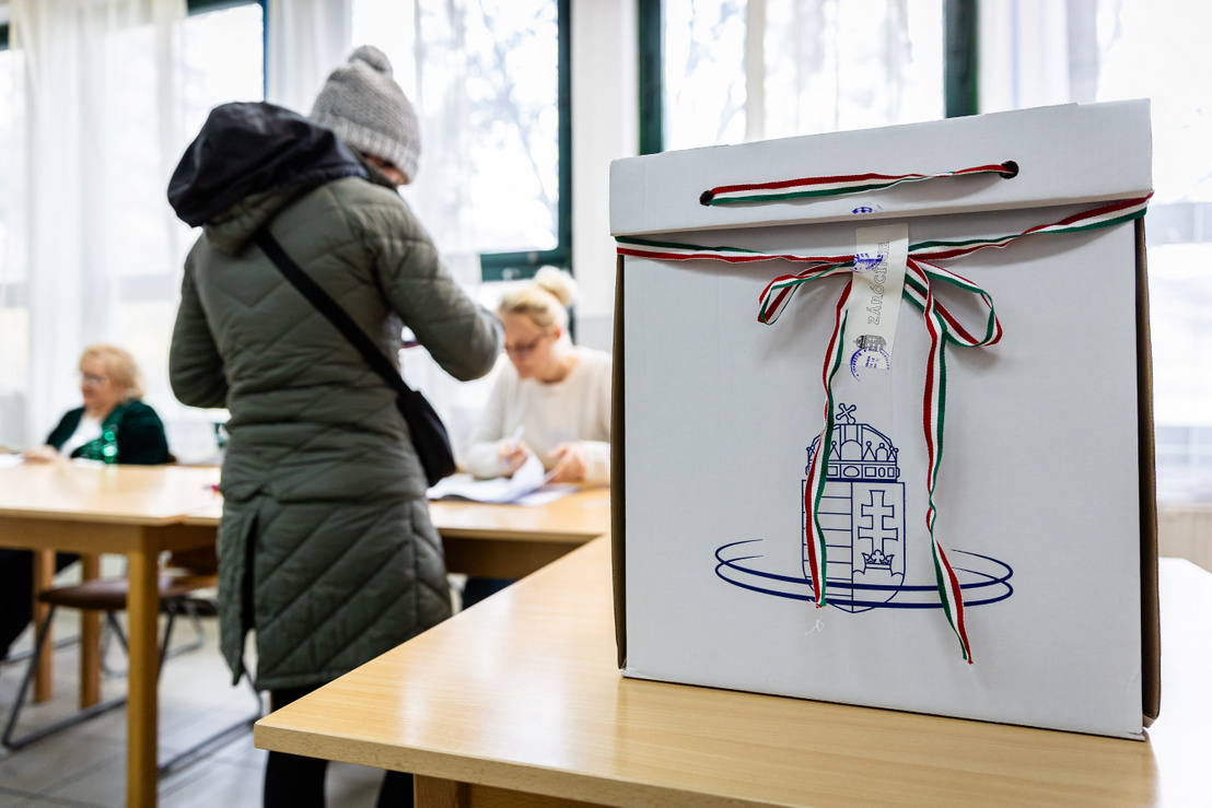 匈牙利国会选举开始投票