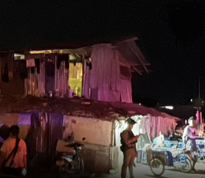 泰国新闻 【芭堤雅工人营地醉酒斗殴致一名柬埔寨工人被刺伤】嫌疑人行凶后逃入附近树林 事发时工人们正聚会饮酒