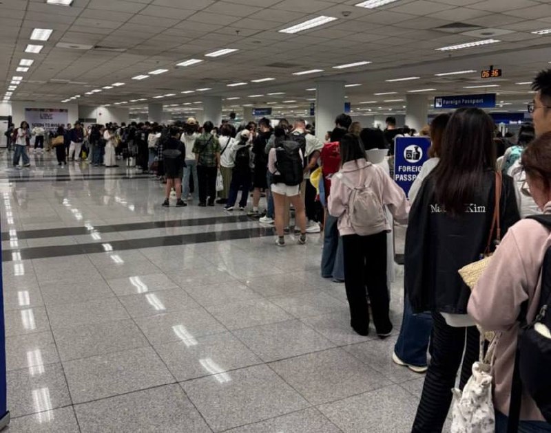 网友投稿:我朋友他们公司昨天从柬埔寨飞马尼拉 70多个人都顺利入境了