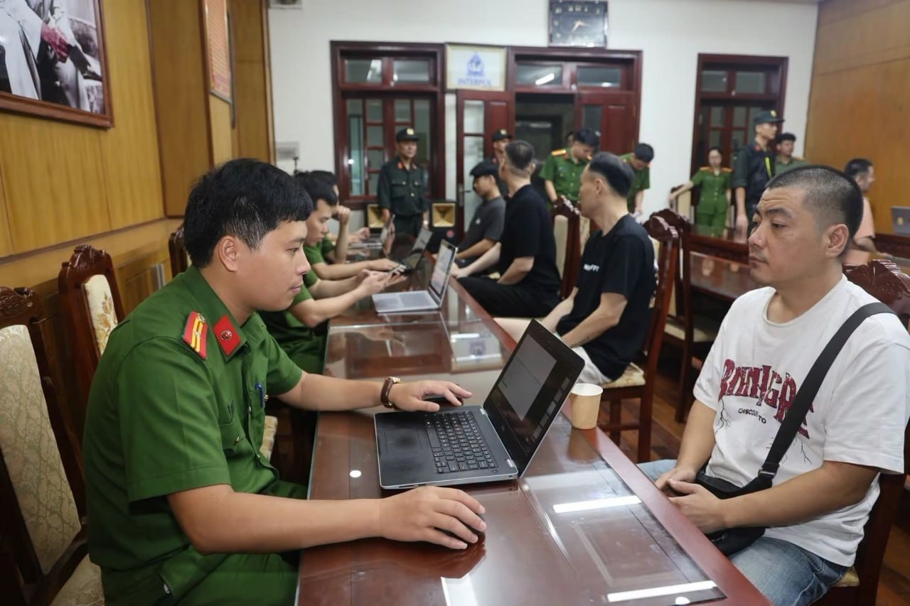 越南资讯:韩国诈骗团伙逃离柬埔寨转战越南失败 岘港落网后被押解回国受审
