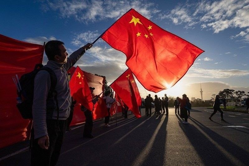 中方回应菲律宾议员驱逐威胁:尽管放马过来