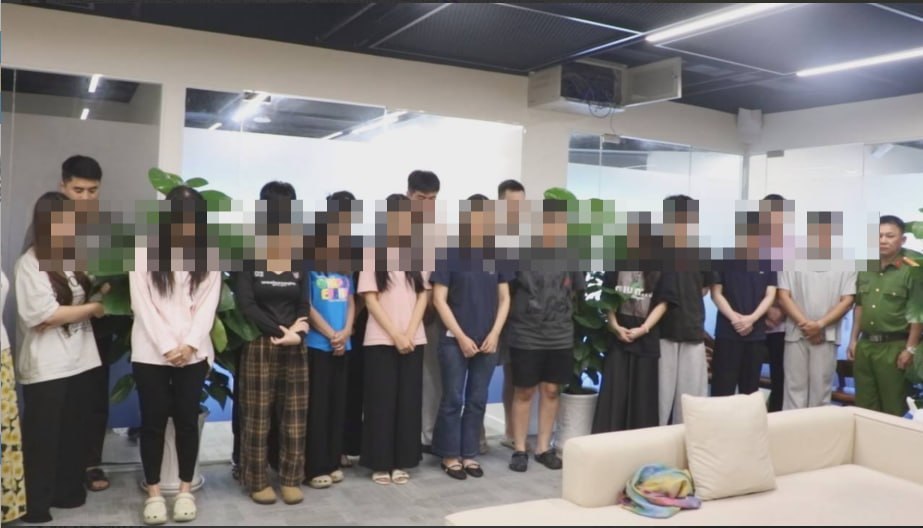 越南资讯:胡志明市警方突袭第3郡写字楼,抓获120余名涉嫌电信诈骗嫌疑人