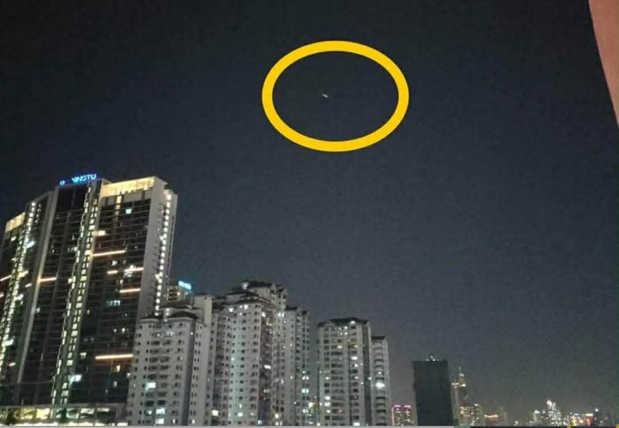 群友投稿:马来西亚吉隆坡抓外劳都用上无人机和警犬了。