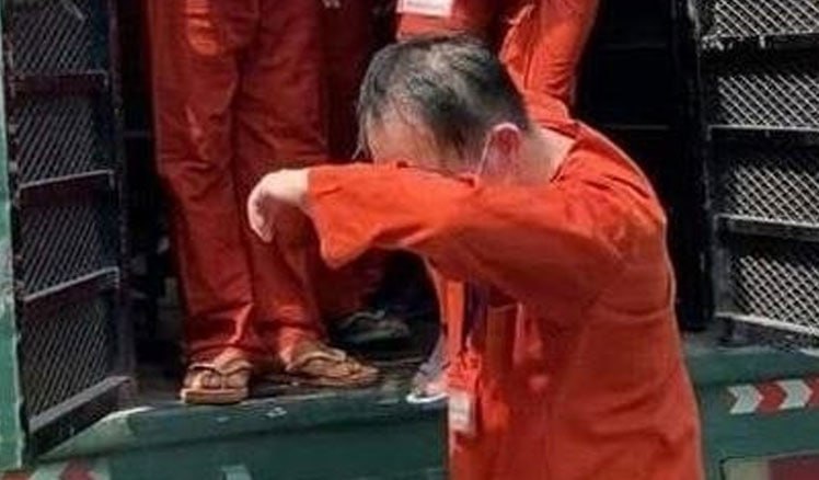 2.4万美元,他把同胞卖到了园区