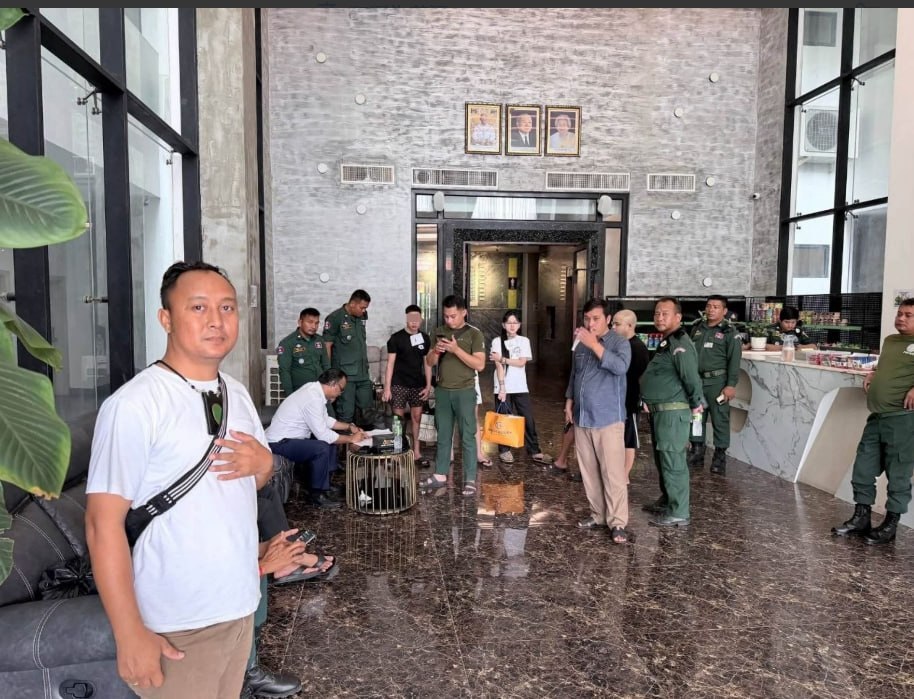 最新消息:🇰🇭木牌诺贝尔酒店今日检查行动,现场逮捕了3男一女(中国籍),并查获了多部手机以及电脑。