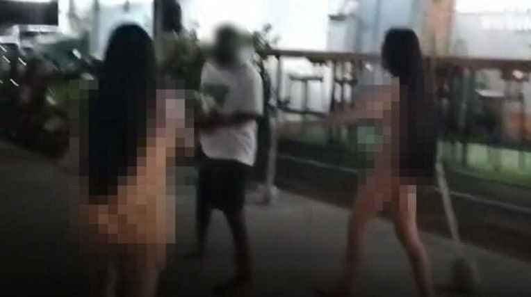泰国资讯:惊呆!芭堤雅海滩两跨性别女子裸奔追讨服务费。