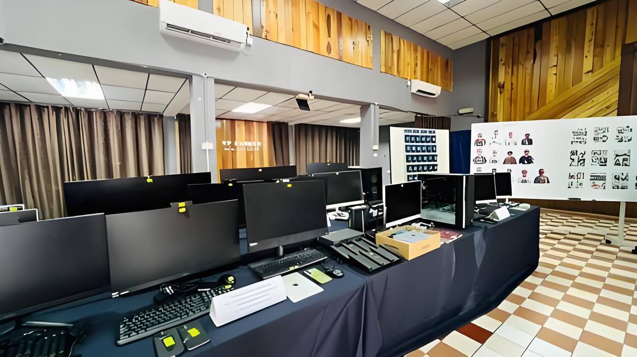 大马警方破获“纳闽”首宗外籍电诈案 13名中国籍嫌疑人隐身离岛豪宅落网