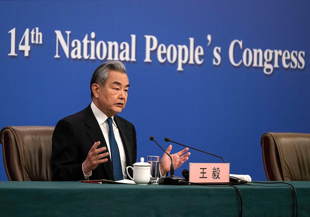 王毅:2025年跨境打击网赌电诈 遣返劝返人员达数万名