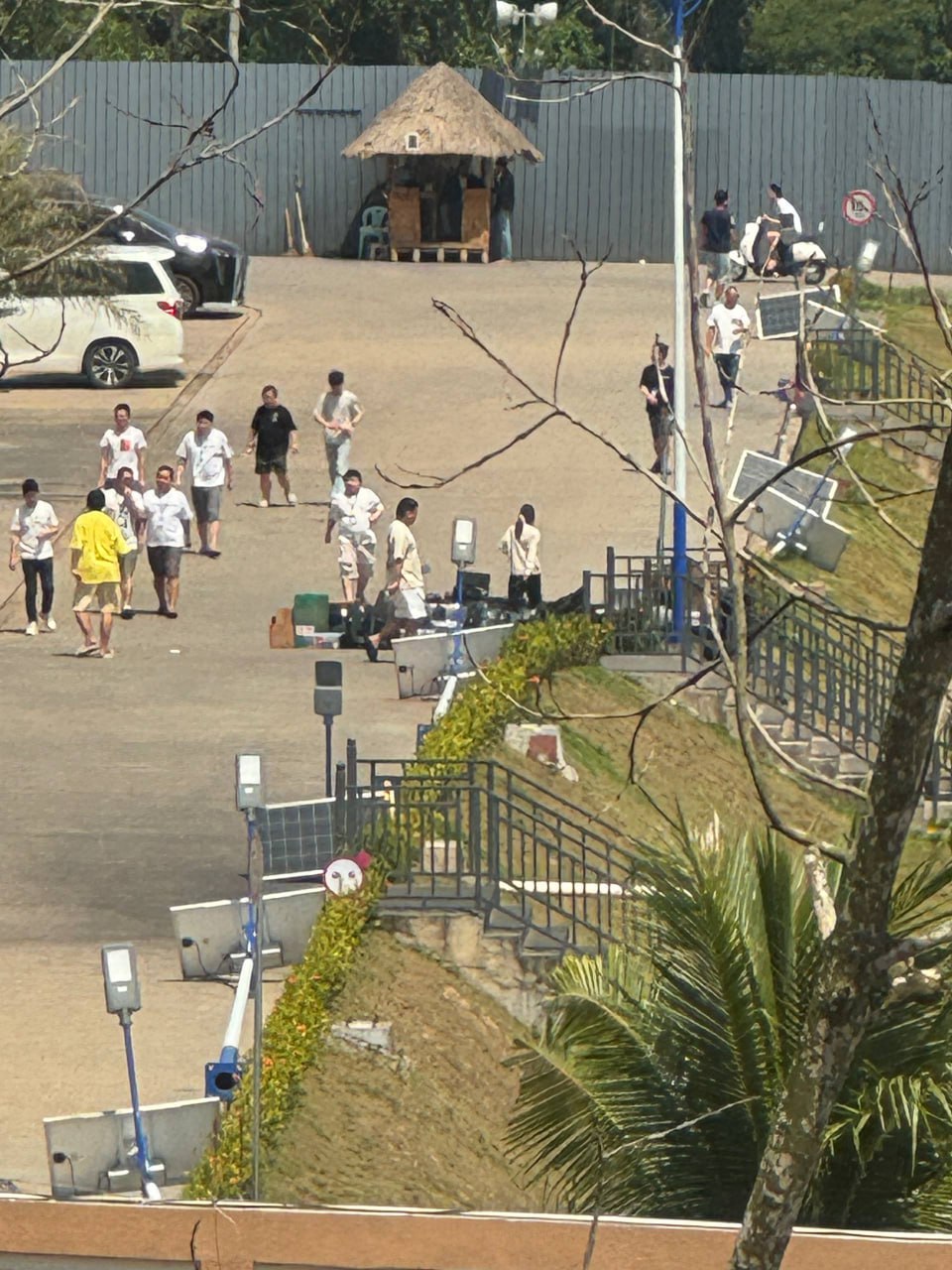 最新消息:🇰🇭菩萨10公顷物业通知20号之前清零,推推们已经开始搬家啦,昨天晚上走了300多人