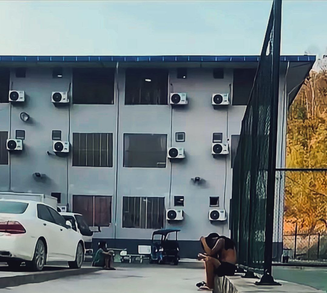 网友投稿:据流出的可靠消息统计,本周在柬埔寨波贝马莱园区抓铺外籍电诈份子超过1500人,为什么其中多数为越南籍!里面是有故事的。