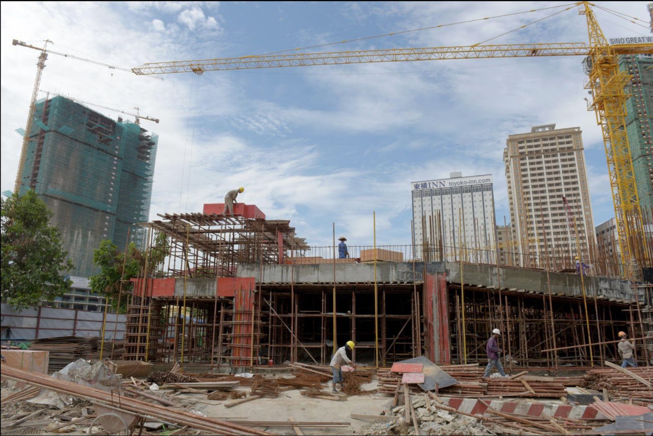 网友投稿:来金边半年了,我一直在莫尼旺大道旁的工地搬砖,说点没人愿意掰碎讲的话。