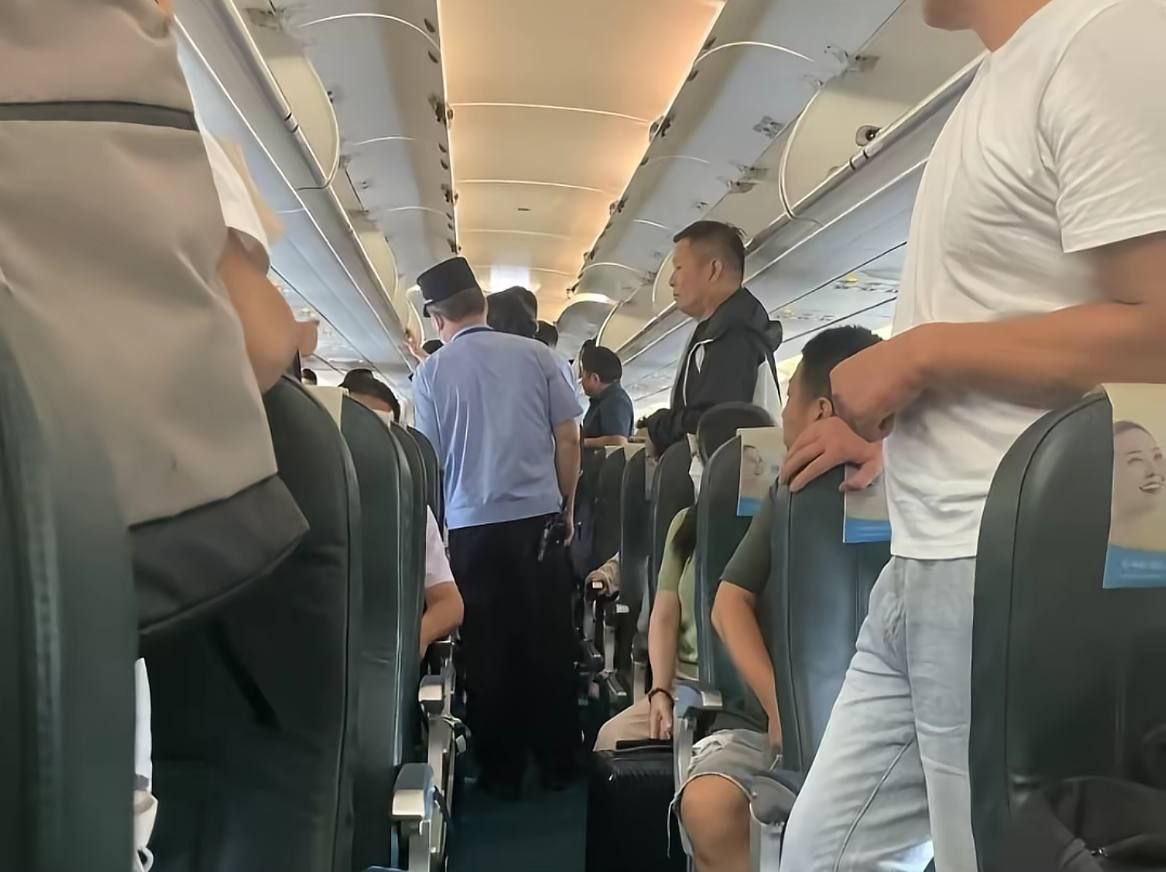 网友讲述从柬埔寨飞回国内的航班落地被带去刑警队的亲身经历。