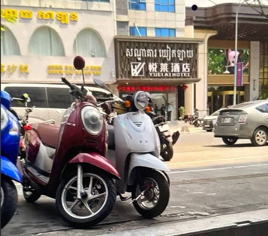 网友投稿 西港悦莱酒店楼下有宪兵在检查酒店。