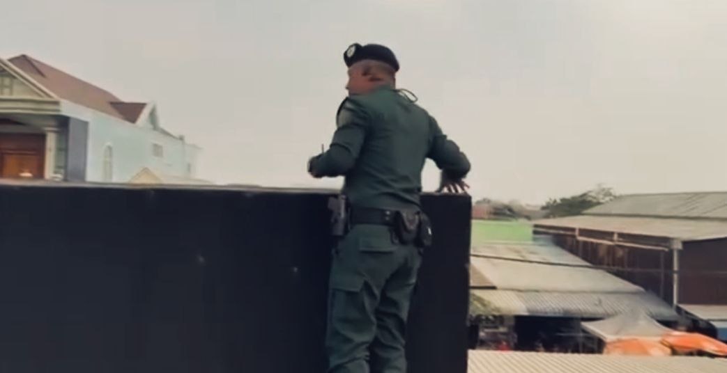 网友投稿:差点跳楼死了