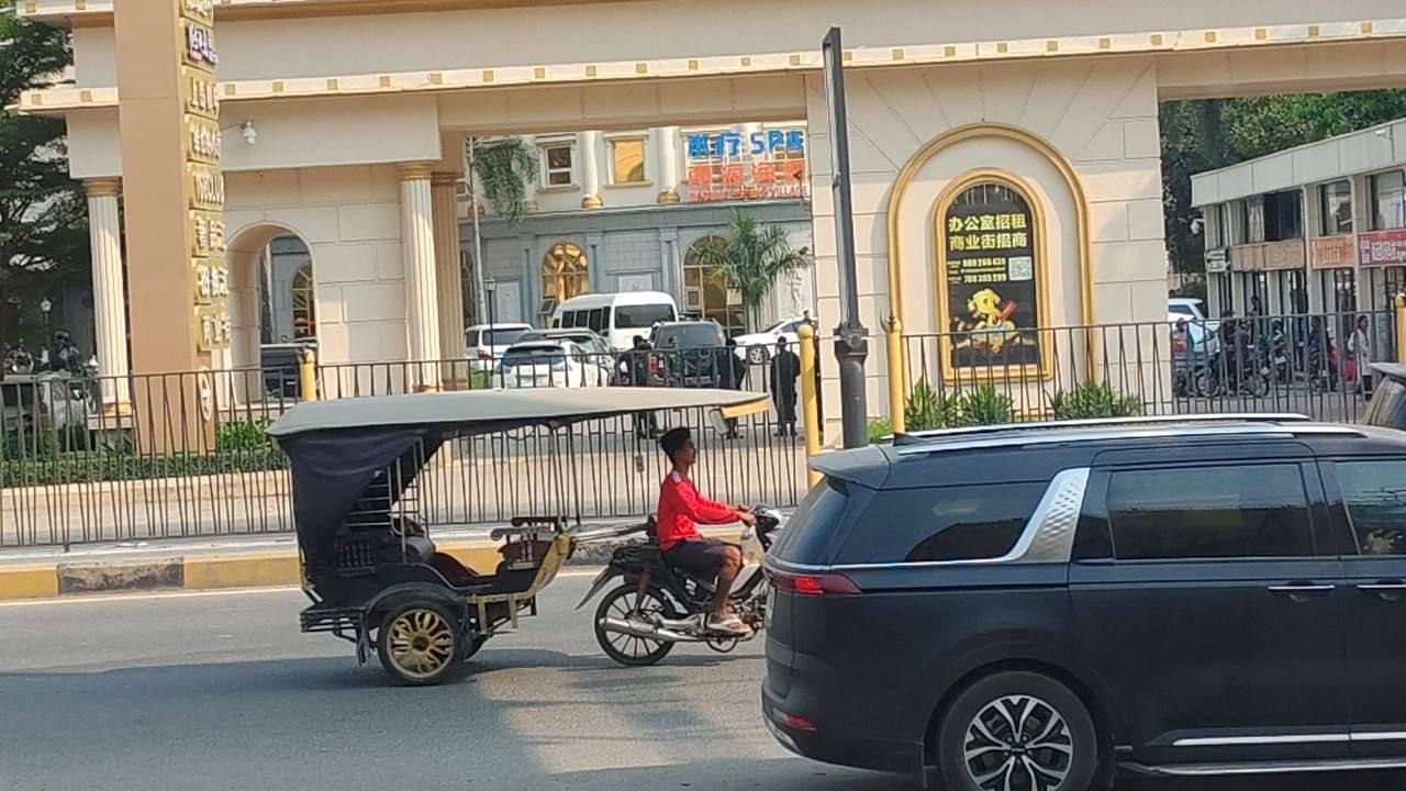 突发事件:木牌泰坦被宪兵队包围了。