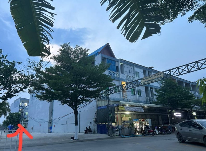 网友爆料:波贝 市区这个位置,被扣押了几十个中国人,公司做的国内资金盘,强行扣留。