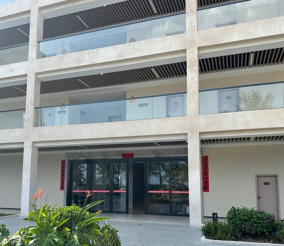 群友爆料:七星海99号度假酒店,四楼有一个公司是从波呗宝龙3搬到这边的,这个公司是做国内2.1和军包,资金盘广源团队,长期买卖人口高压公司员工。