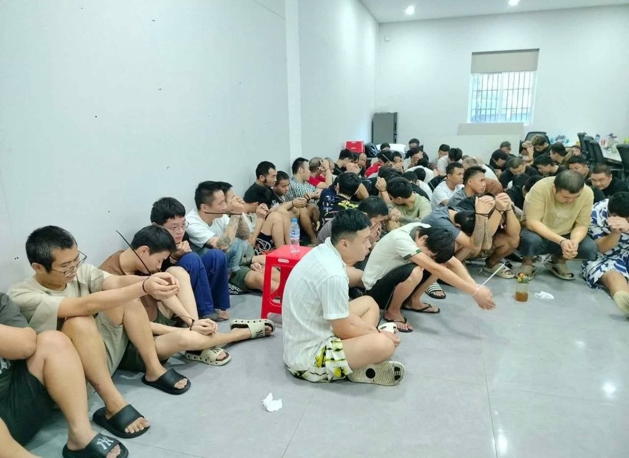 初步消息:波贝“五号公馆”诈骗窝点被端!警方突击抓获200余人