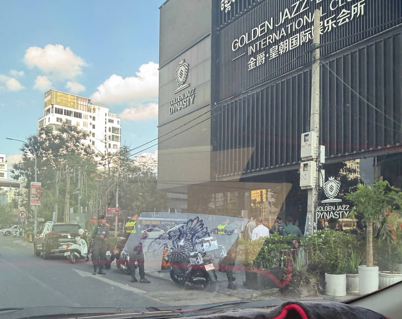 群友爆料:刚刚金边—金爵包厢有宪兵队下来检查