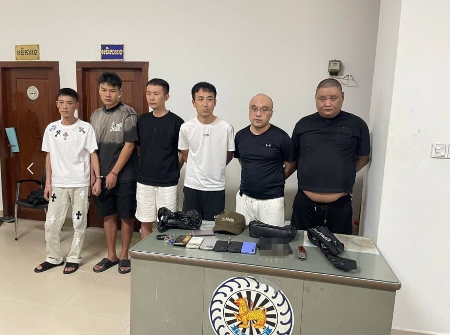 西港6名中国人涉偷车牌非法持枪落网,警方缴获手枪及子弹