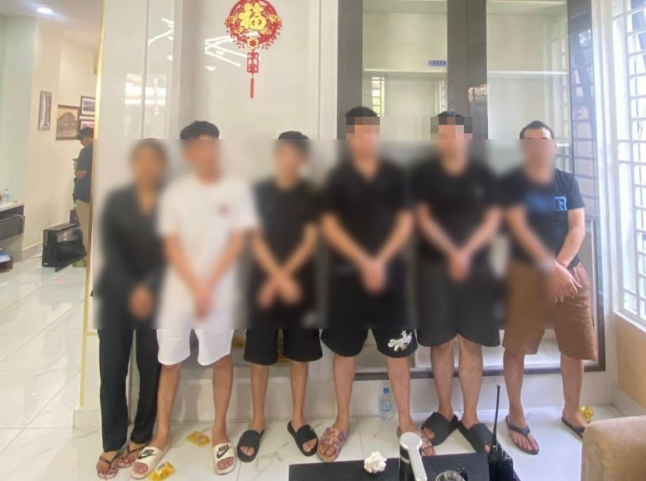 金边森速区开展行政突击检查 查获16名涉嫌违法居留中国籍人员 多人涉网络诈骗活动