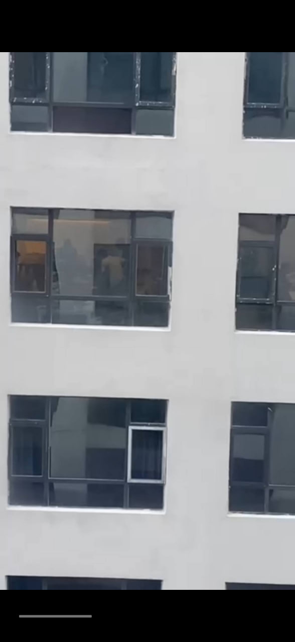 群友爆料:海悦大酒店,不知是哪家的皇家部队这么明目张胆,窗帘都不拉,全部现形出来了,赶紧逃吧。