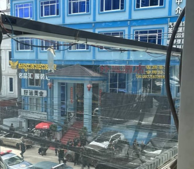 网友反馈:波贝 好运酒店楼下全是宪兵,估计要进去检查了,在附近的注意了。