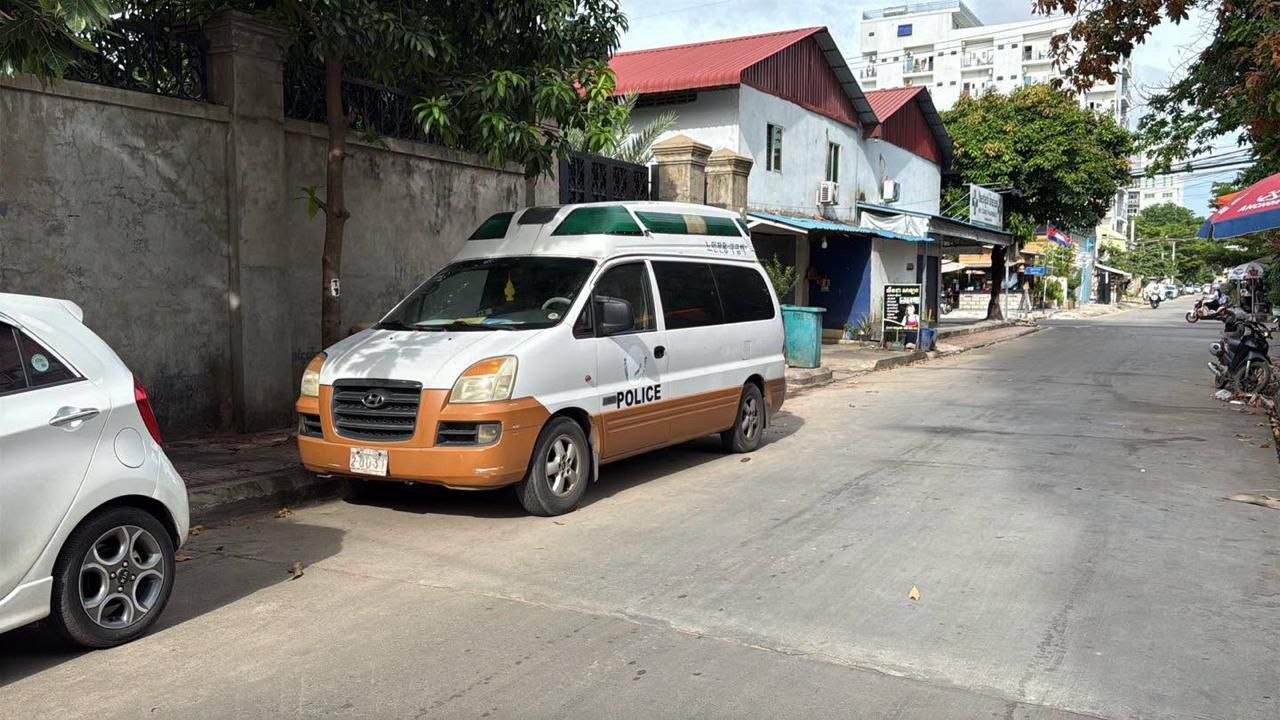 金边一美貌女子从公寓6楼跳楼身亡