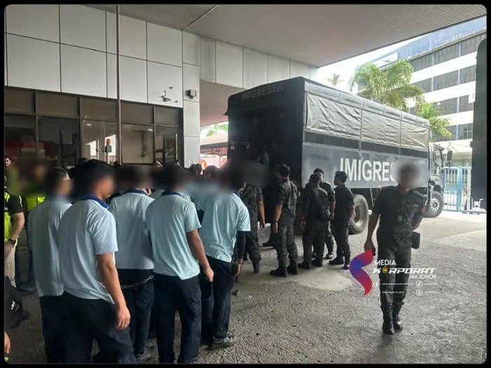 移民局突袭拉金两家工厂,拘留了81人
