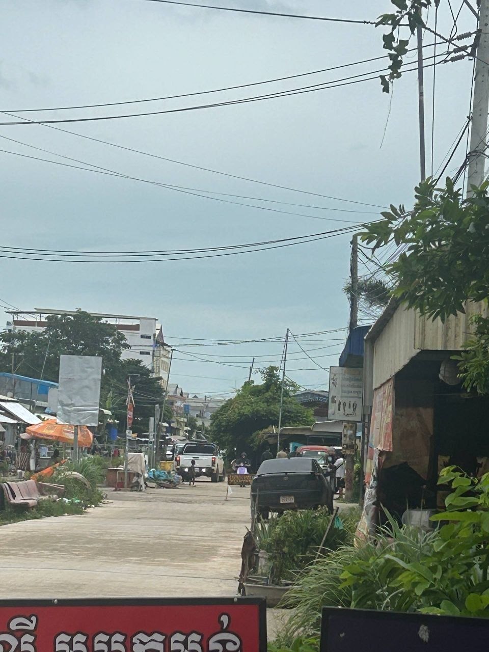 最新消息:波贝一处地点被围了,进去了不少警察,不知道有什么行动。