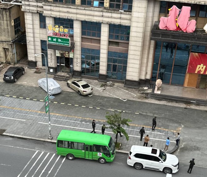 网友反馈:西港双狮酒店对面有宪兵检查,附近的兄弟注意了!