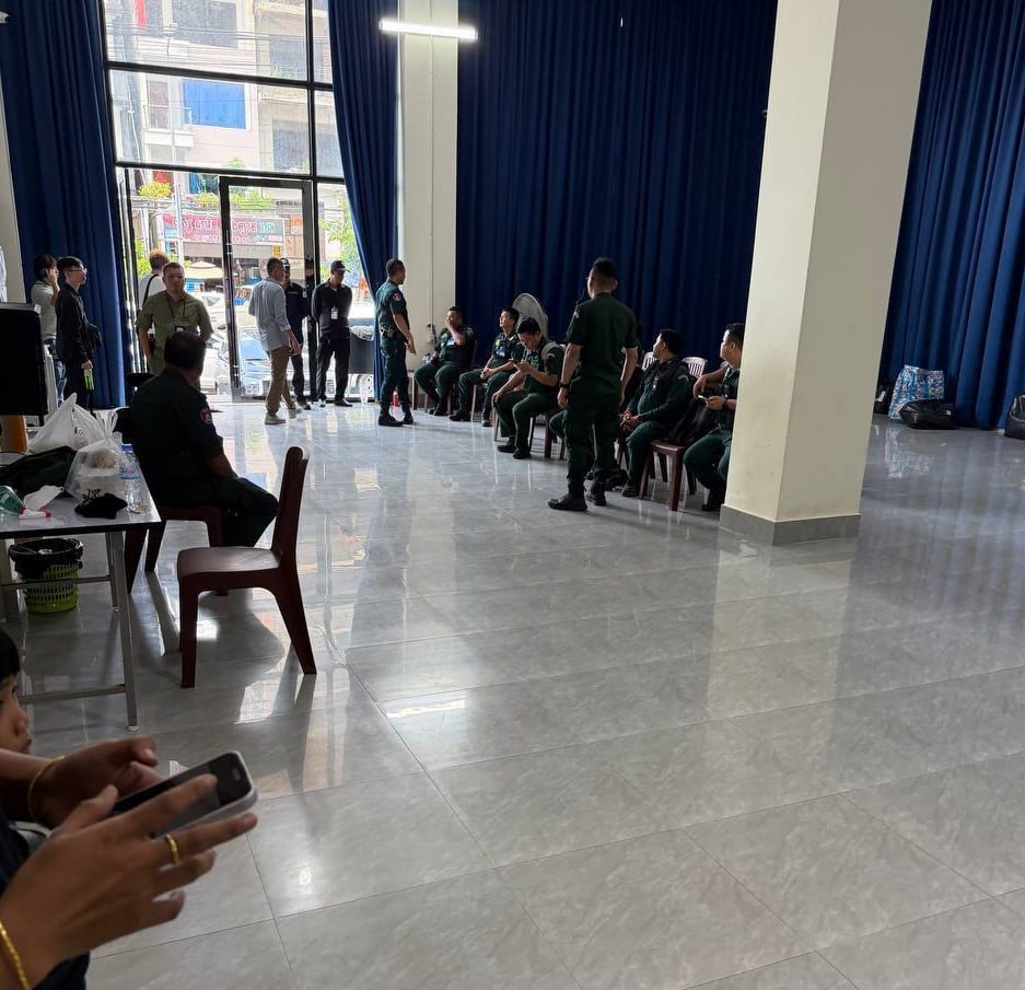 群友反馈:西港这栋大楼今天被宪兵队照顾了,据说里面很多都是搞线上博彩的,不知道有没有抓人。