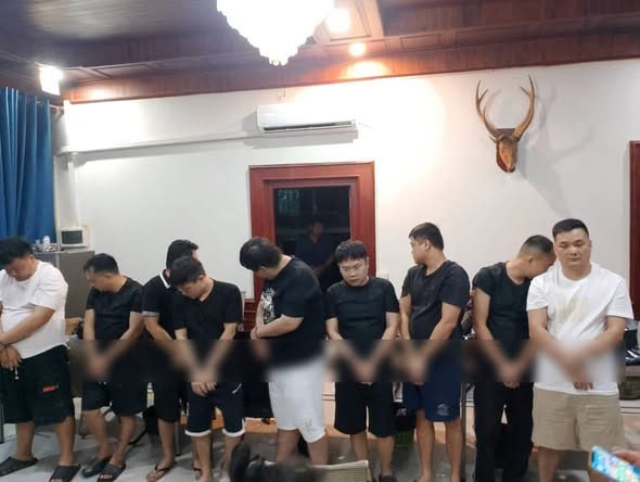 老挝资讯:万象突查3处网络犯罪窝点,50人被控制,查获大量手机电脑及疑似毒品