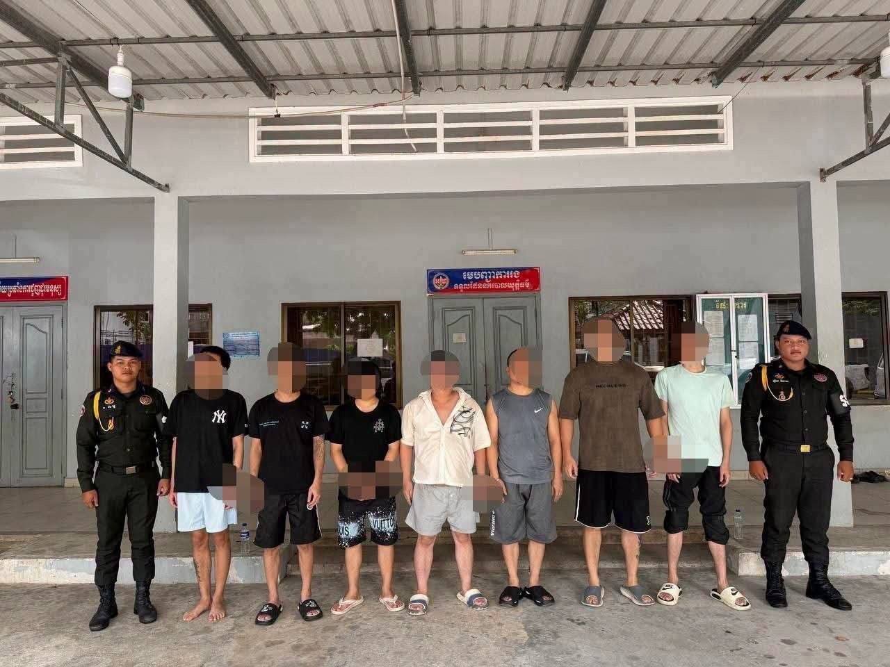 柬埔寨资讯:西港7名涉网络诈骗嫌疑人被移送法院,查扣690部手机等大批涉案物品