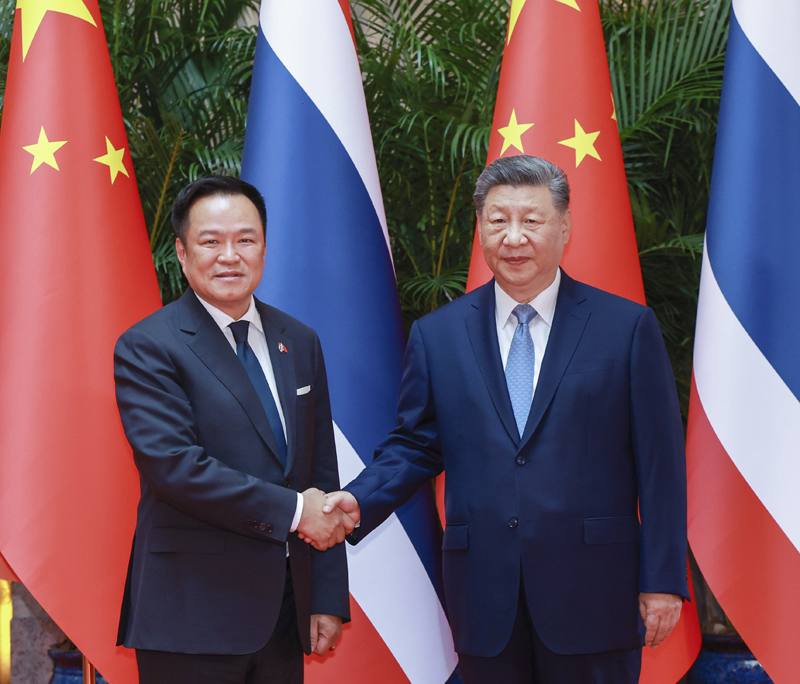中国国家主席习近平会见泰国总理阿努廷