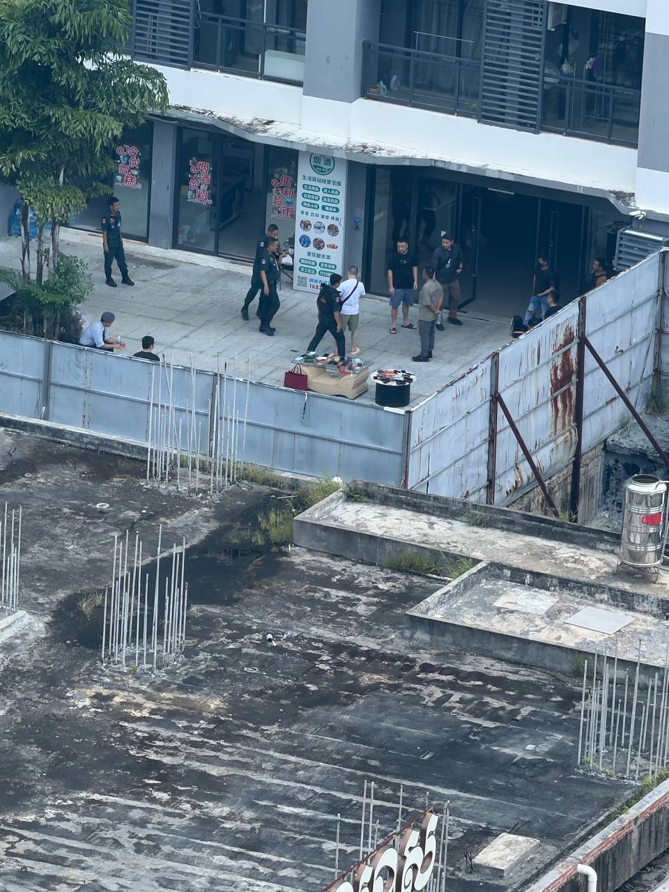 🇰🇭西港太子寰宇公寓最新状况:目前宪兵还在继续坚持,看样子快结束了