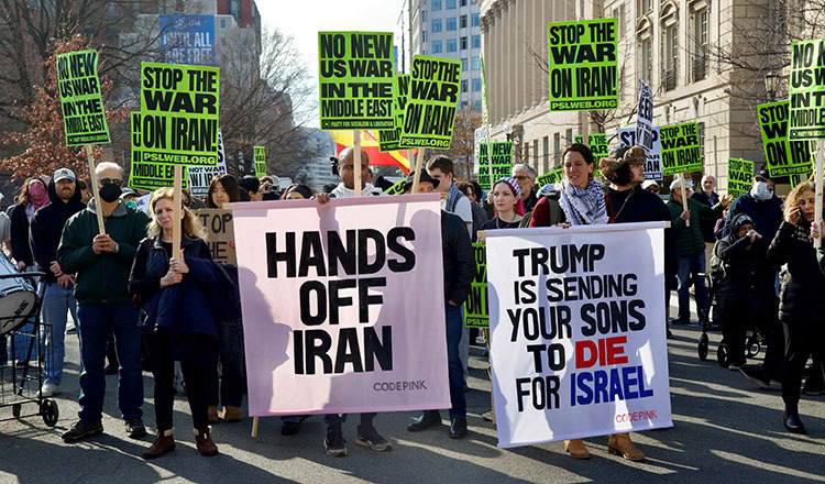 美国各地数千人举行反战抗议