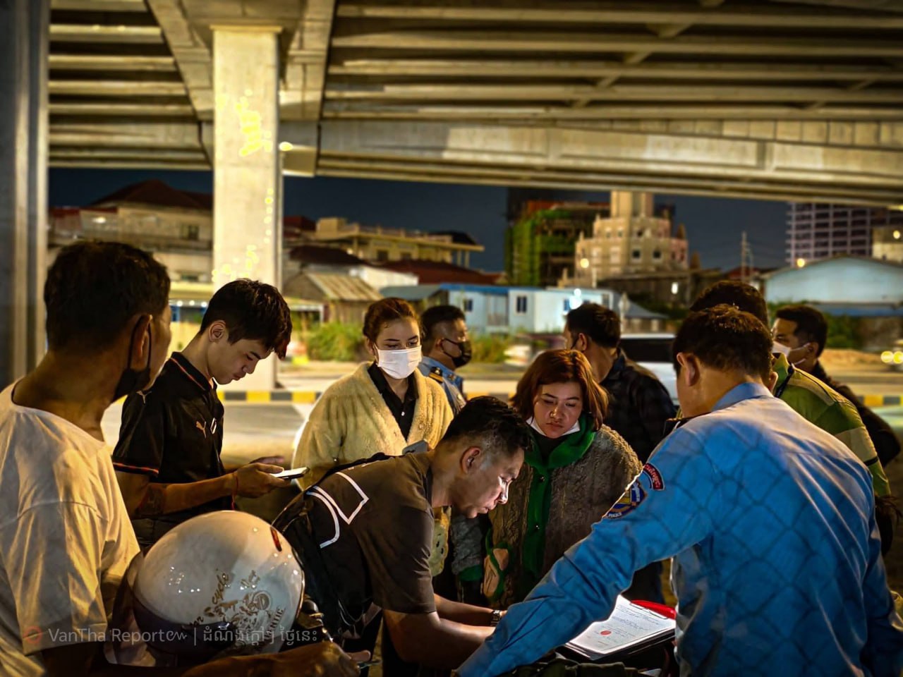 柬埔寨新闻 金边:外卖骑手被撞,中国司机1100美元私了