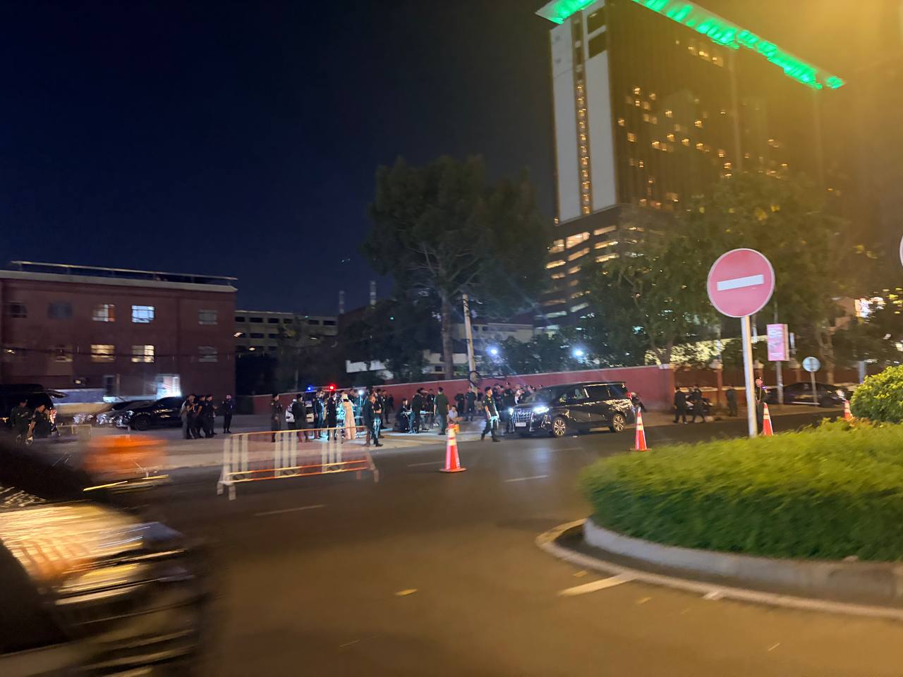 温馨提示:#金边 naga2旁边几十上百名宪兵警察定点查,护照证件,军火DU品!