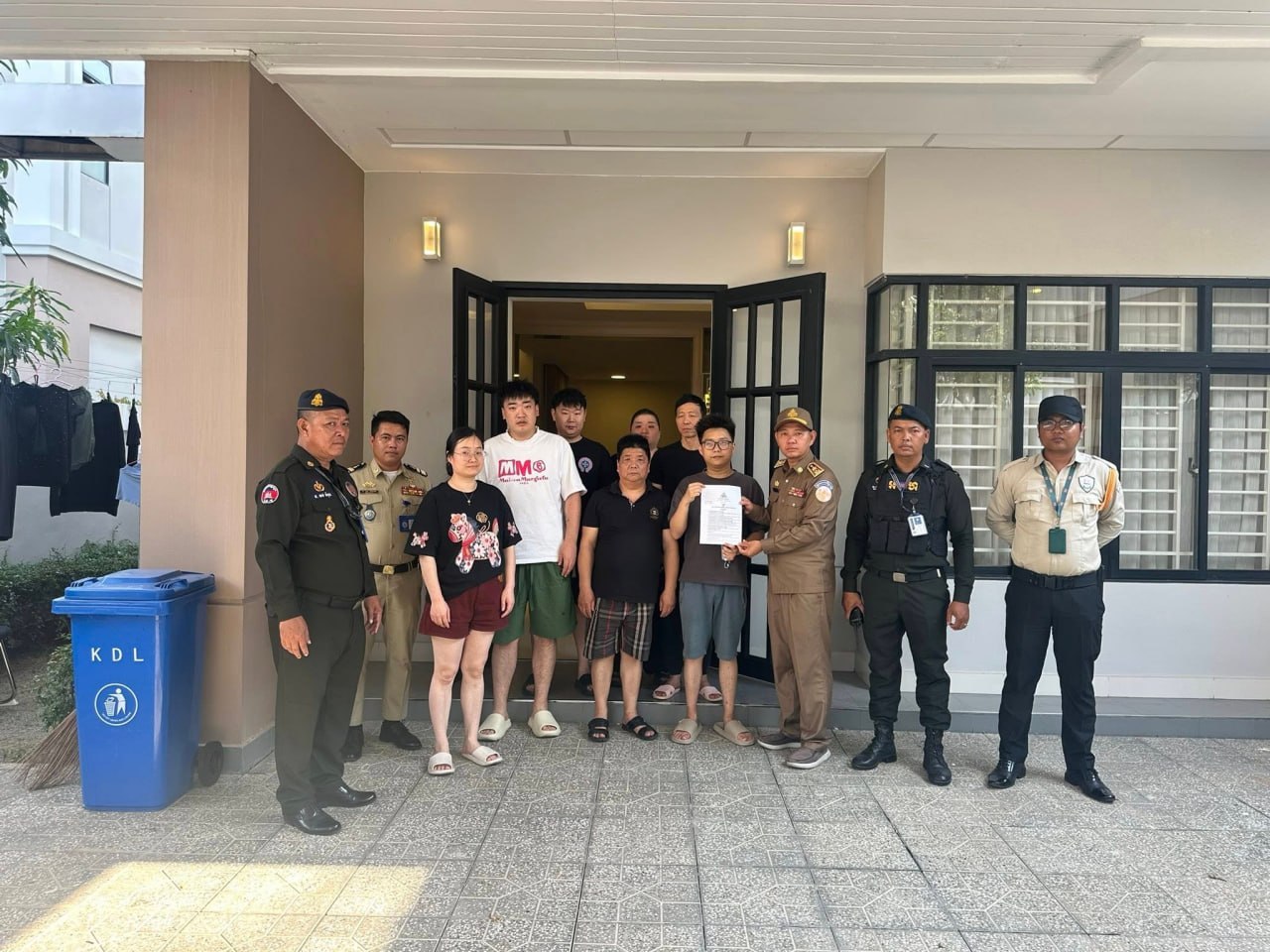 柬埔寨 金边检查 2026年3月26日 继续宣传第03号次级法令(关于外国人管理)并在 #朗哥区 开展外国人居住情况检查与管理工作。