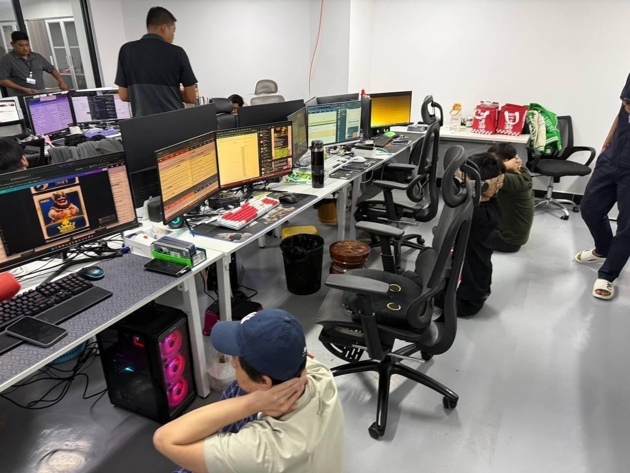 金边森速区突查网络诈骗窝点,50余名外籍人员被拘