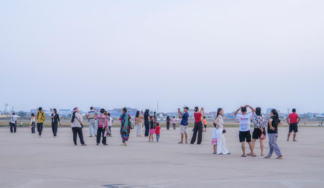 金边旧机场转型公园试运行:首日接待1.5万人