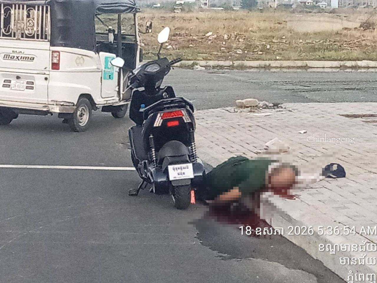 金边洪森大道惊现男尸:身旁遗留枪支疑为自杀