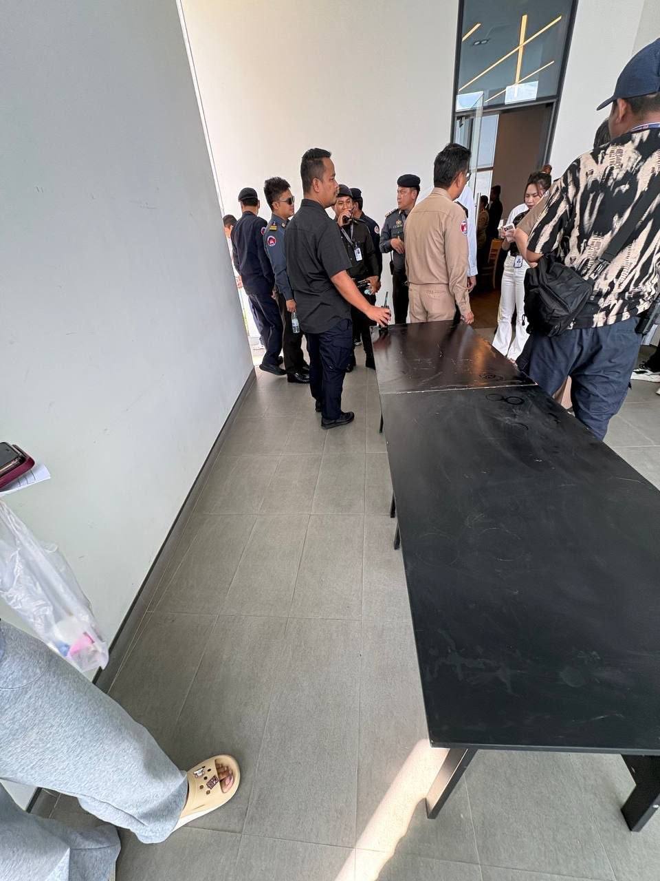 网友投稿:金边Bkk1,永旺1后面集合了很多宪兵,不知道有什么大动作,今天请大家多多注意安全。
