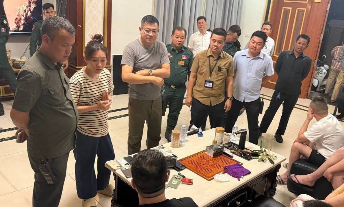 柬埔寨资讯:金边切巴安普夫区突查非法网络运营窝点,多名涉案人员被拘留