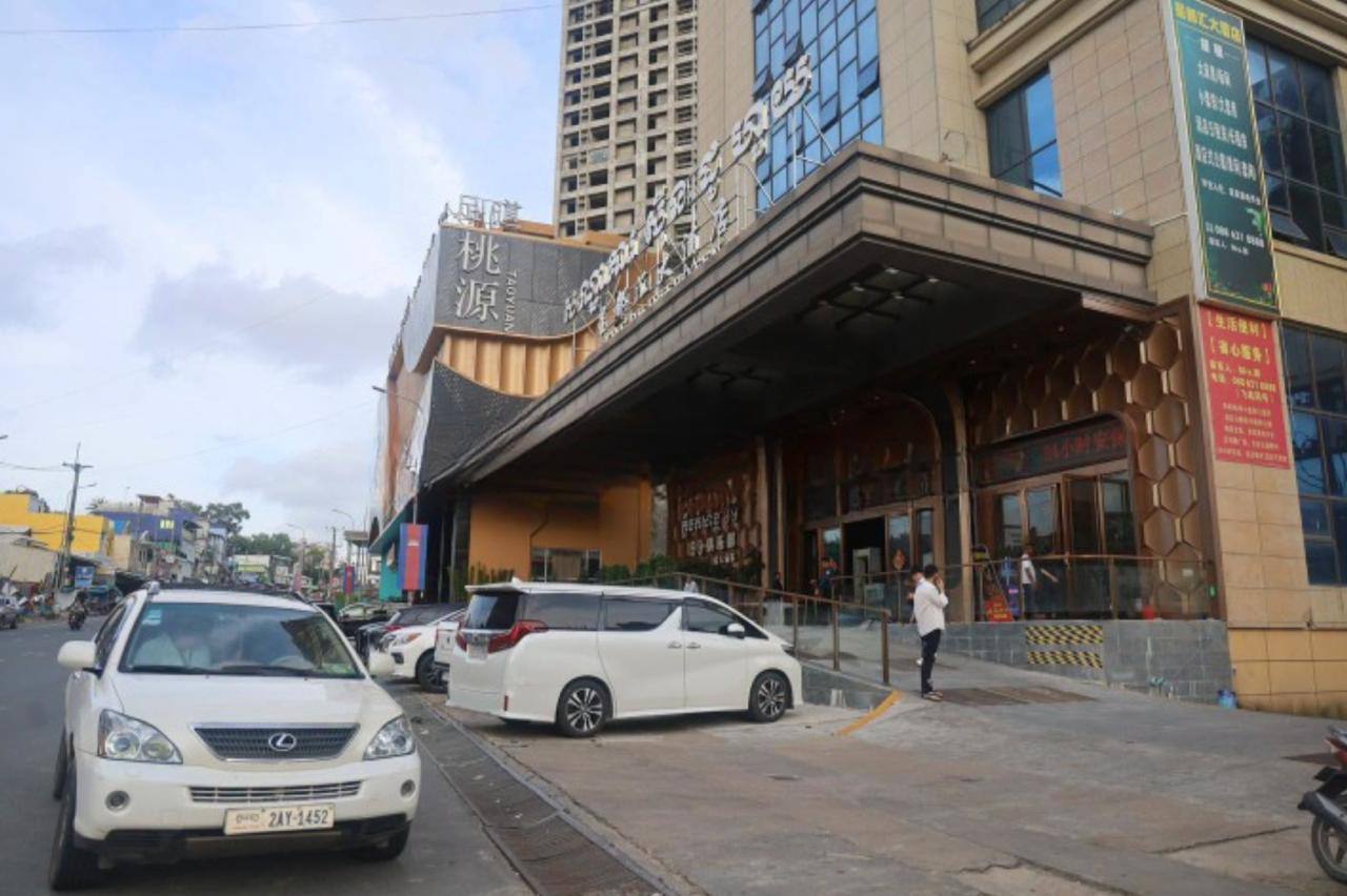 西港一中国男子在酒店坠楼 宪兵带走多名涉案人员