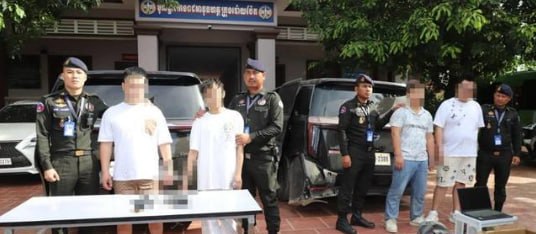 开车冲撞执法逃逸!5名中国男子落网并缴获枪支
