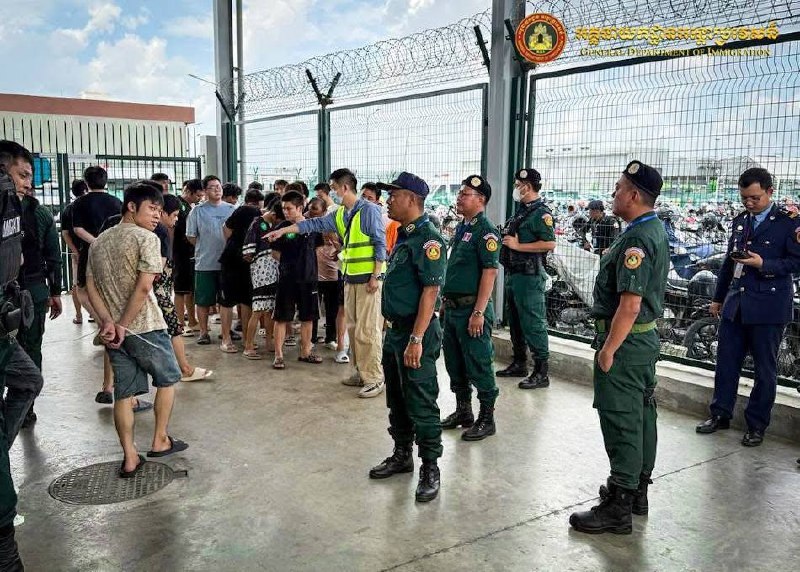 160多名中国人因违法被遣返回国!