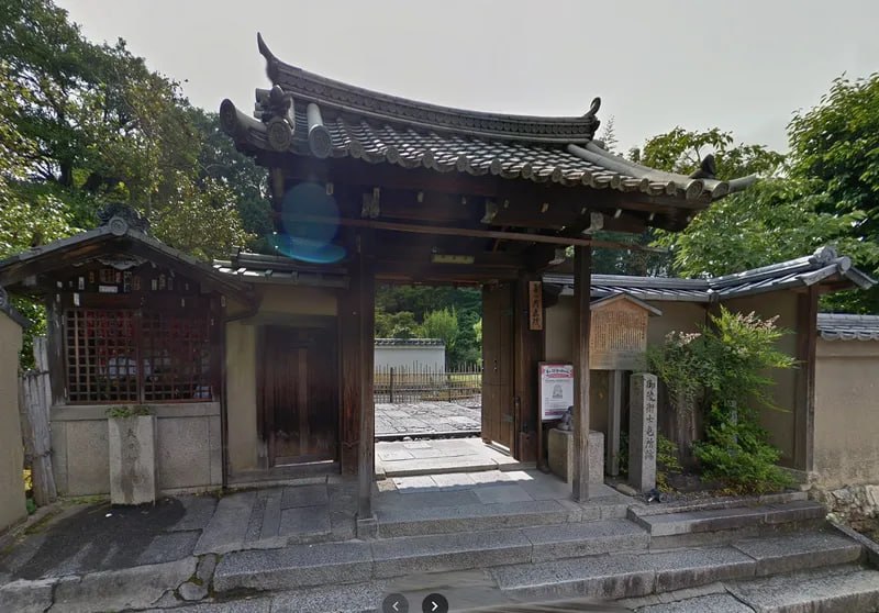 京都高台寺塔头月真院发生火灾 火势已受控 暂无人员伤亡